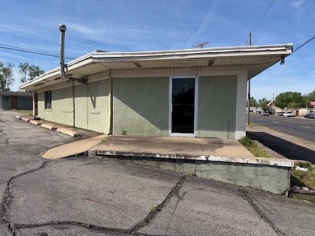 More Photos Of 4020 Midland Blvd, Fort Smith Restaurant For Lease