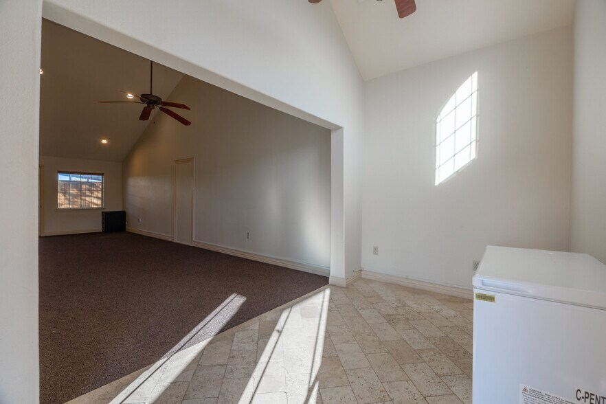 More Photos Of 1715 S Morgan St, Granbury Office Residential For Sale