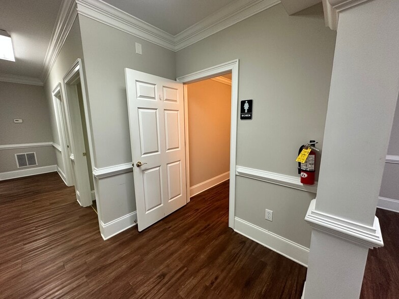 More Photos Of 327 Dahlonega St, Cumming Medical For Sale