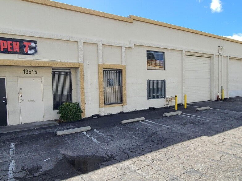 More Photos Of 19509-19529 Business Center Dr, Northridge Warehouse For Lease