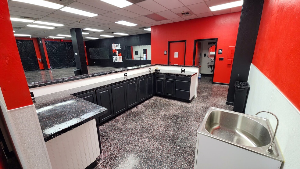 More Photos Of 2111 S Alma School Rd, Mesa General Retail For Lease