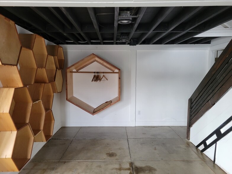 More Photos Of 12503 Venice Blvd, Los Angeles Freestanding For Lease