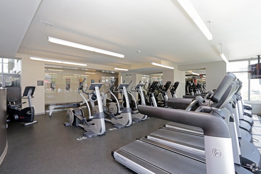 More Photos Of 555 W Kinzie St, Chicago Multifamily For Sale