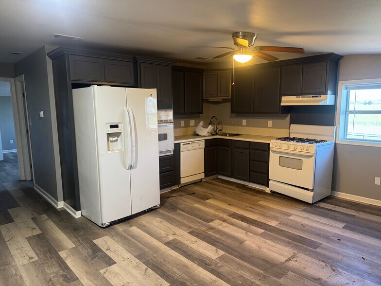 More Photos Of 6444 E Lone Oak Rd, Valley View Storefront Retail Office For Sale