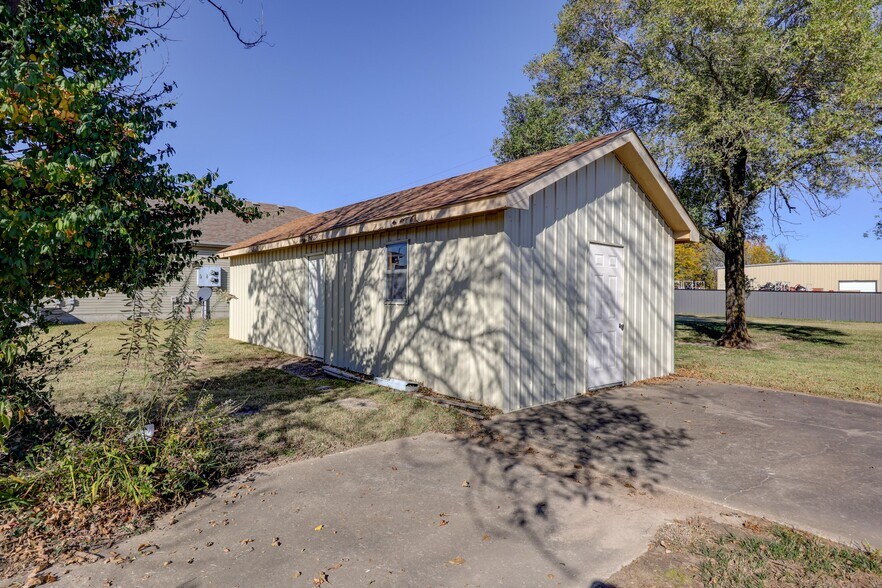 More Photos Of 2728 & 2802 N Rangeline Road, Joplin Flex For Sale