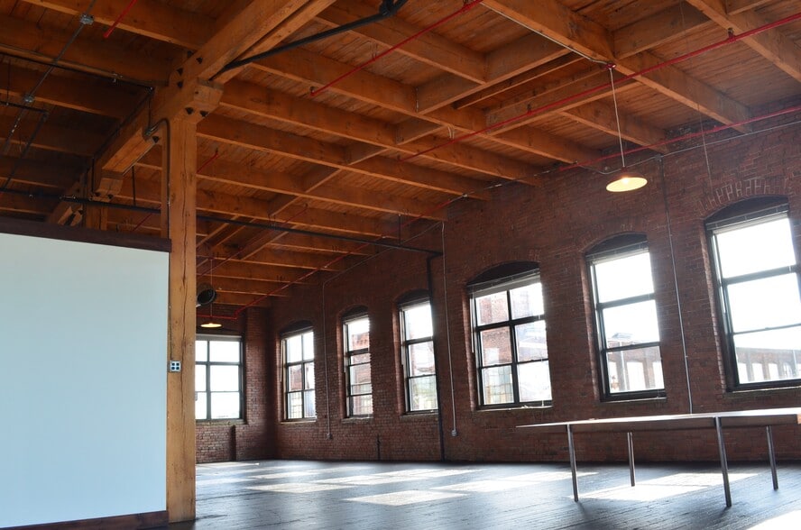 More Photos Of 3143 W 33rd St, Cleveland Loft Creative Space For Lease