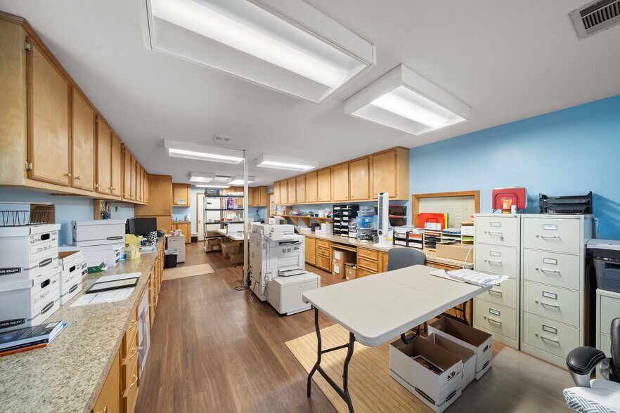 More Photos Of 421 Jones Rd, Highlands Warehouse For Lease