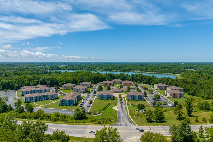 More Photos Of 500 Saluki Blvd, Carbondale Apartments For Sale