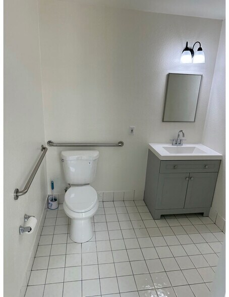 More Photos Of 28730 Via Montezuma, Temecula Auto Repair For Lease