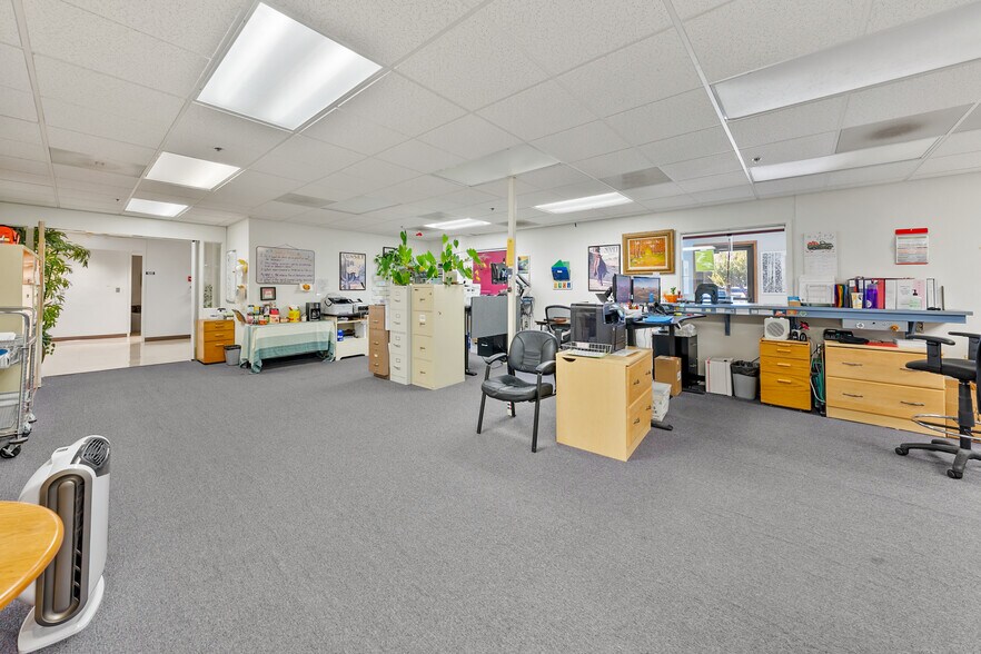 More Photos Of 715 NW Dimmick St, Grants Pass Office For Sale