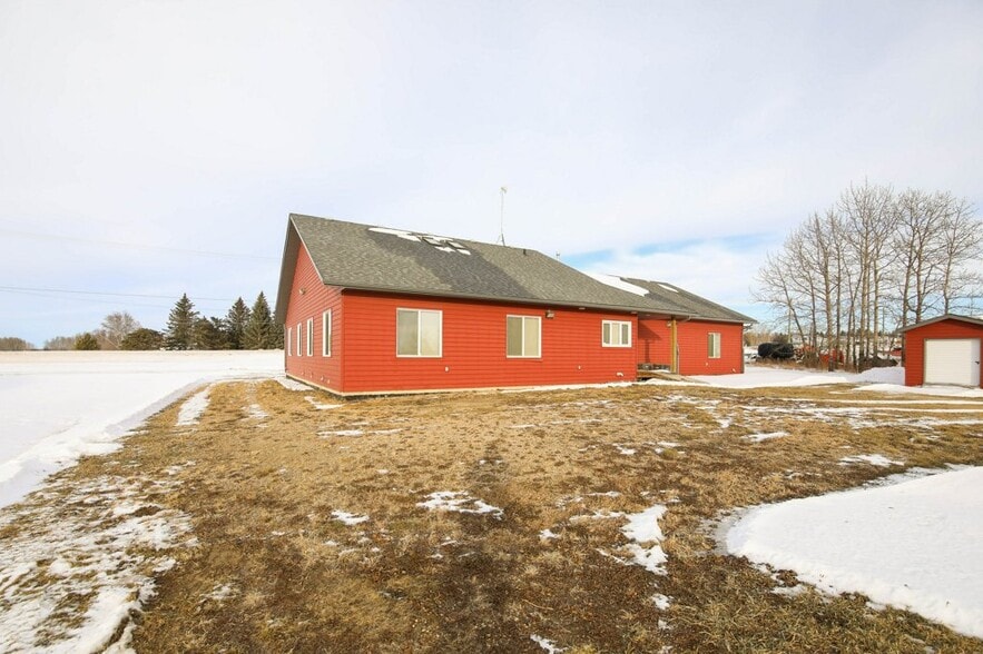 More Photos Of 5209 49A Ave, Bentley Office For Sale
