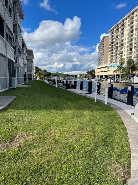 More Photos Of 450 Paradise Isle Blvd, Hallandale Beach Land For Sale