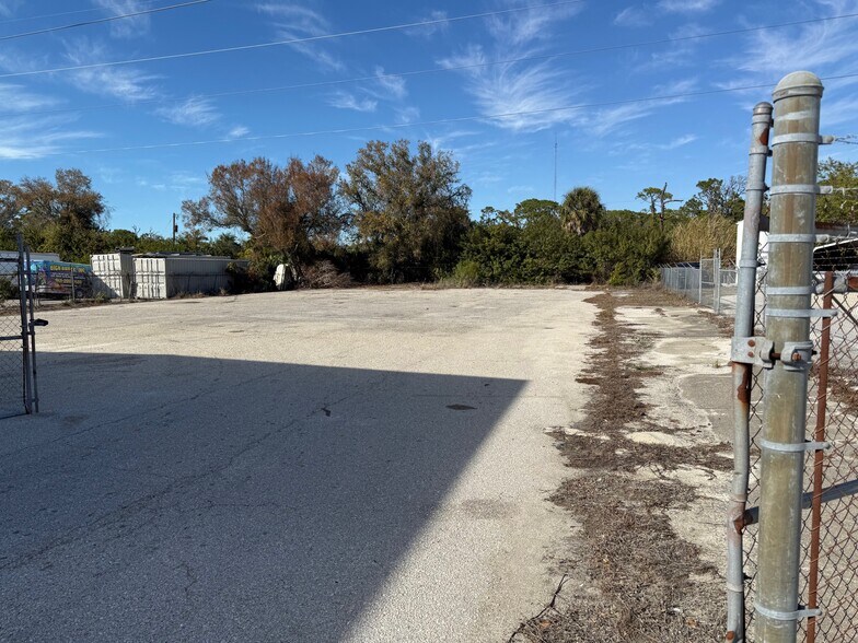 More Photos Of 174 Rich St, Venice Warehouse For Sale