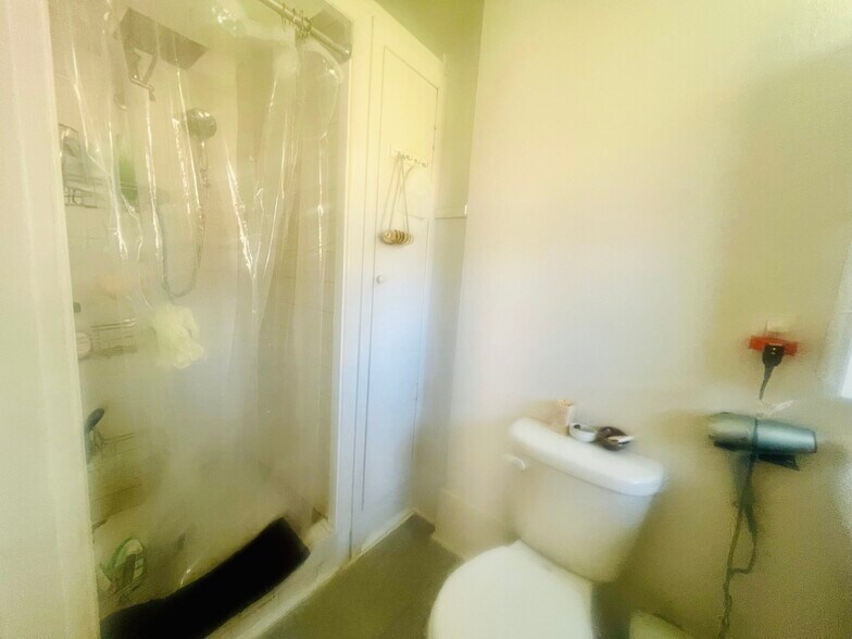 More Photos Of 403 Blanco Rd, San Antonio General Retail For Sale