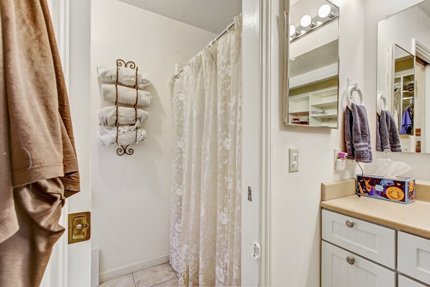 More Photos Of 4833 College Oak Dr, Sacramento Multifamily For Sale