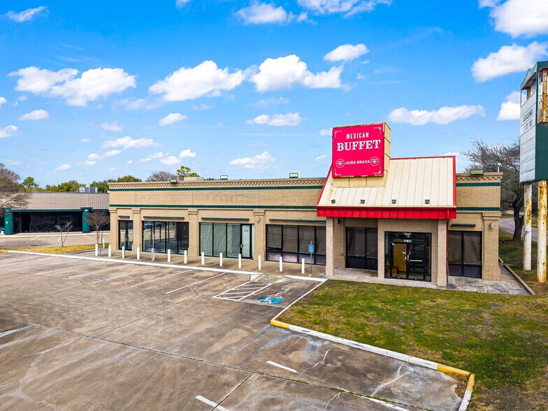 More Photos Of 12501-12607 Gulf Fwy, Houston Unknown For Lease