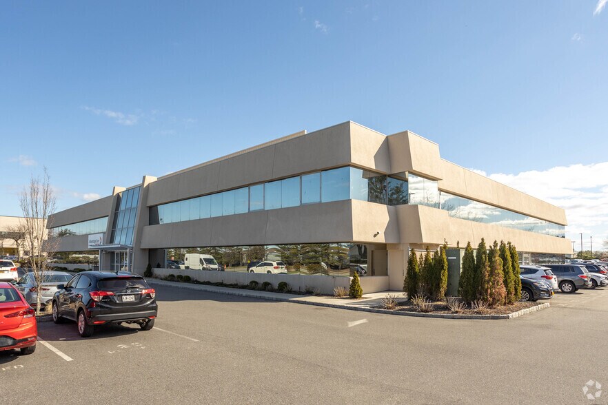 More Photos Of 70 Charles Lindbergh Blvd, Uniondale Medical For Lease