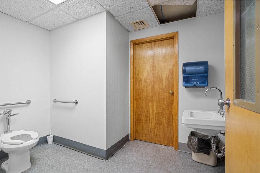 More Photos Of 94 Hospital St, Ridgway Specialty For Sale