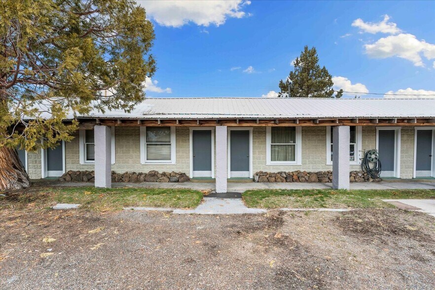 More Photos Of 17604 US-97 Hwy, Weed Apartments For Sale