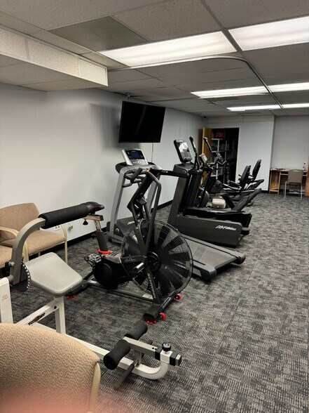 More Photos Of 5183-5195 Mayfield Rd, Cleveland Medical For Lease