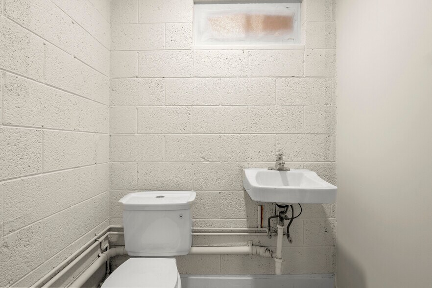 More Photos Of 35812 W Michigan Ave, Wayne Carwash For Lease