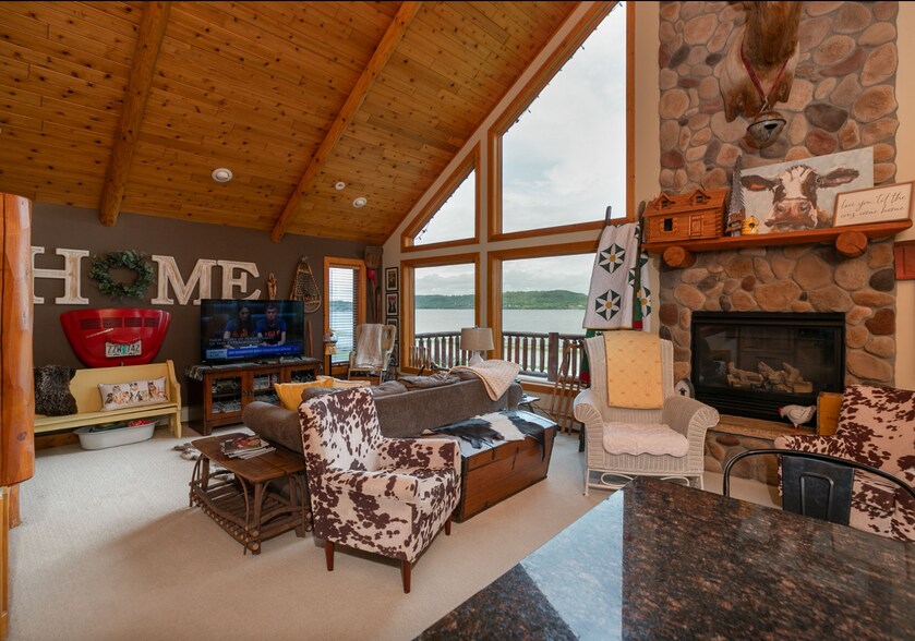 More Photos Of 1127 N Lakeshore Dr, Lake City Hotel For Sale