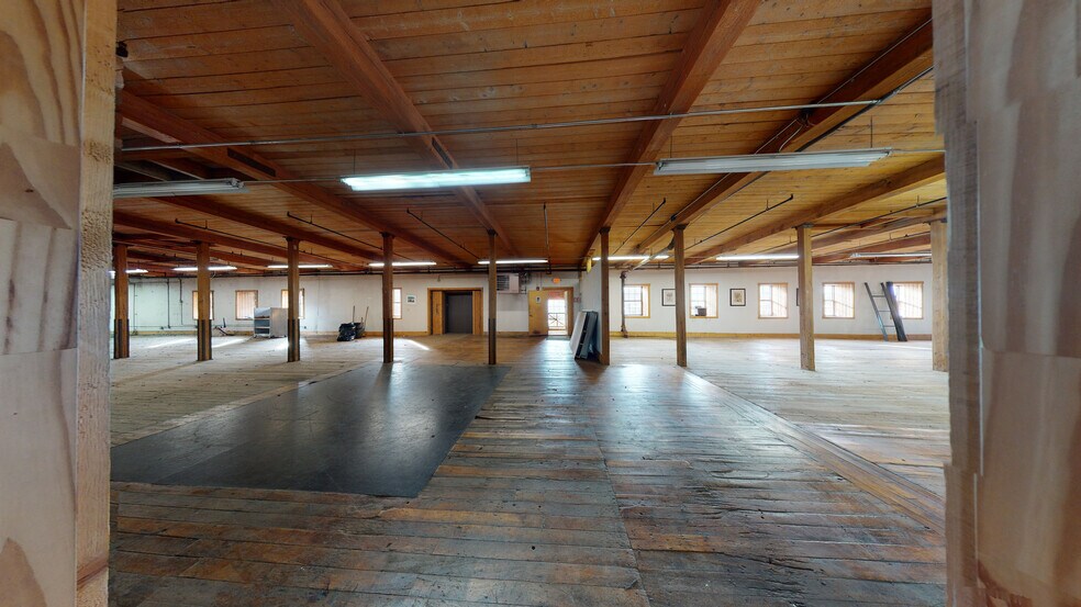 More Photos Of 119 R Foster St, Peabody Warehouse For Lease