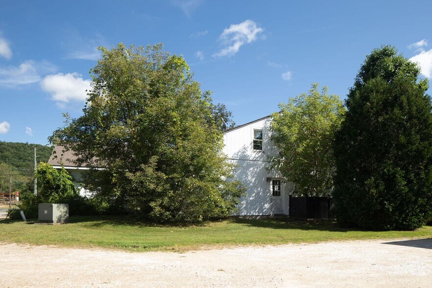 More Photos Of 403 Ashley Falls Rd, Canaan Freestanding For Sale