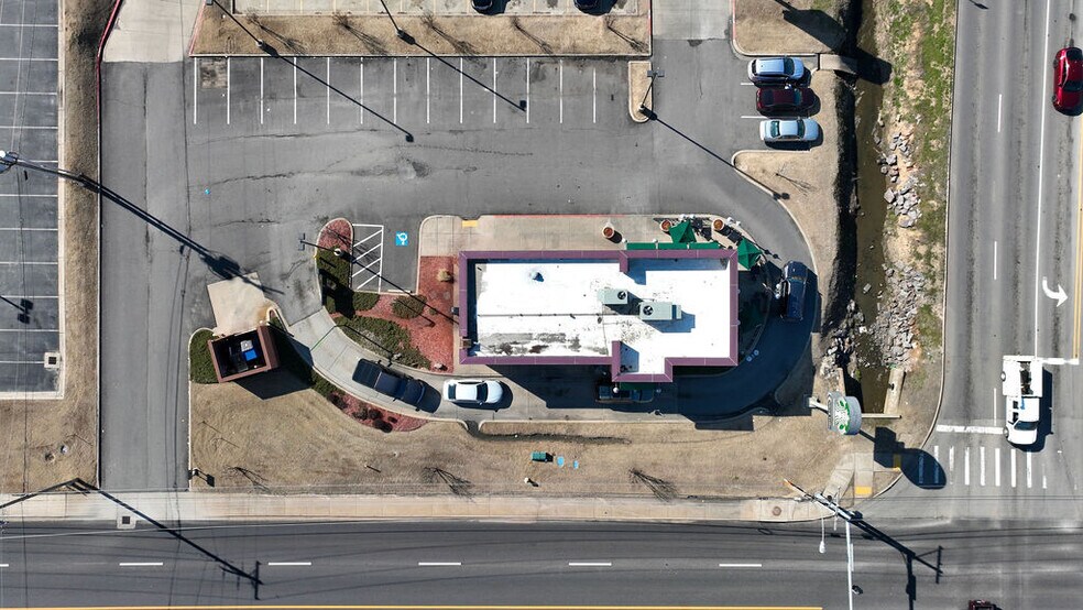 More Photos Of 2220 E Parkway, Russellville Freestanding For Sale