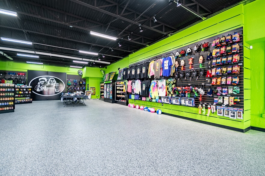 More Photos Of 427 N College Ave, Fayetteville Storefront For Sale