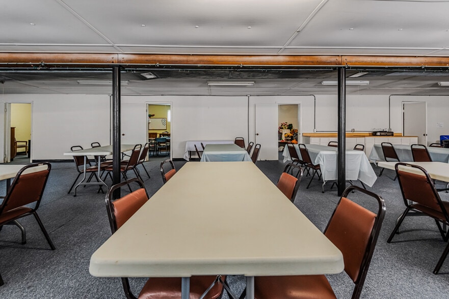 More Photos Of 7990 S 300 W, Columbus Flex For Sale