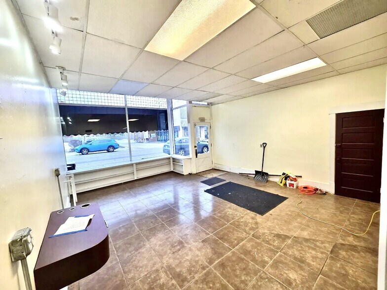 More Photos Of 219 W Main St, Lexington General Retail For Lease