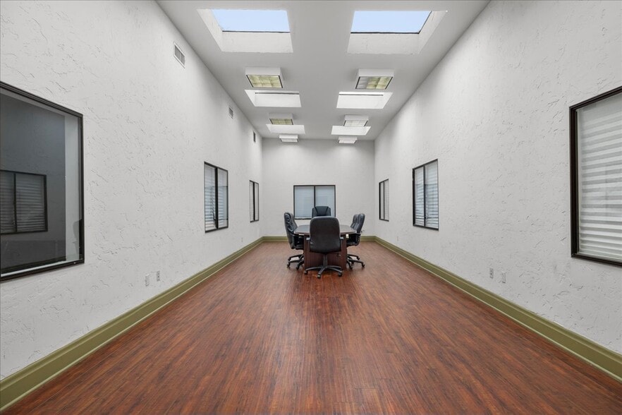 More Photos Of 1002-1008 S Pacific Ave, San Pedro Storefront Retail Office For Lease