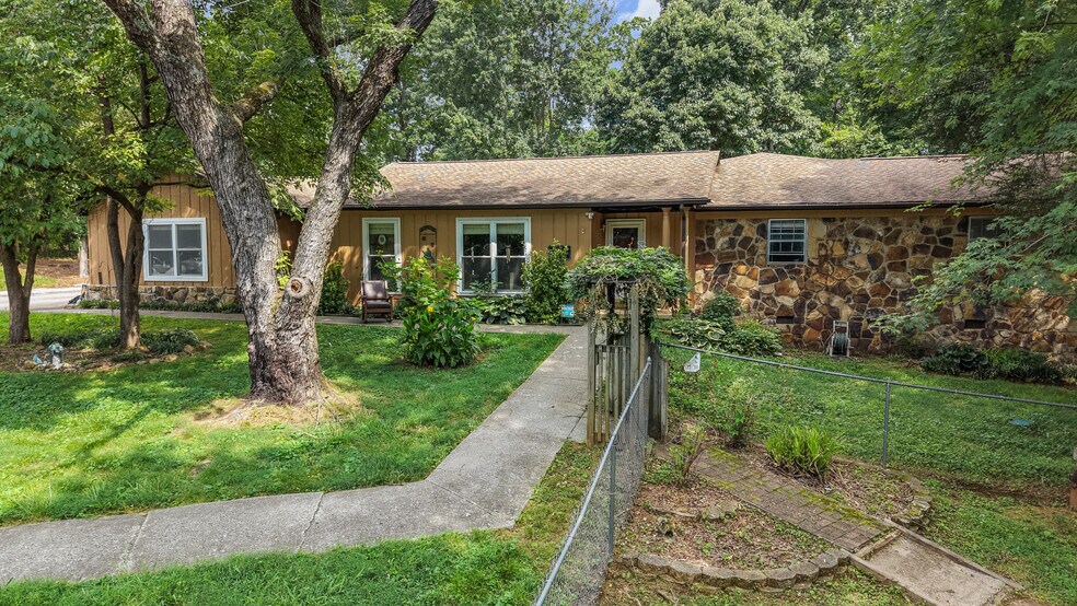 More Photos Of 11749 Snyder Rd, Knoxville Daycare Center For Sale