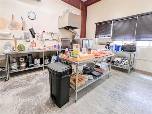 More Photos Of 202 Bendix Dr, Taos Distribution For Sale