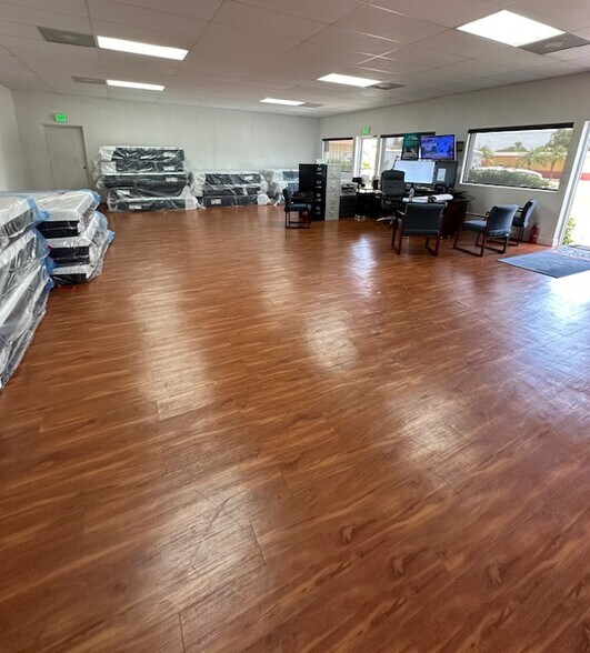 More Photos Of 23330 Harborview Rd, Port Charlotte Flex For Sale