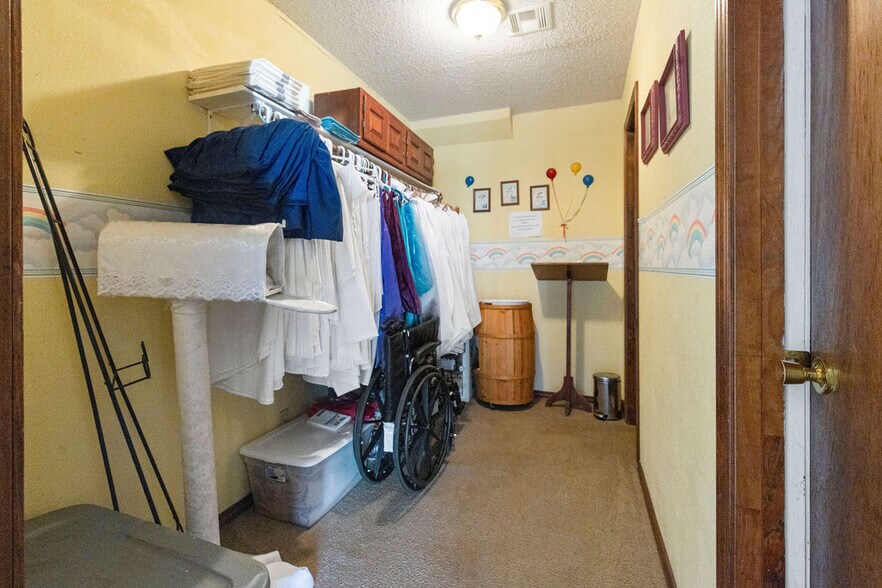 More Photos Of 58225 US-60, Fairland General Retail For Sale