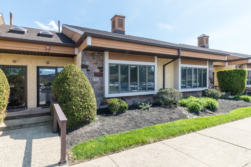 More Photos Of 908-918 Town Center, New Britain Office For Sale