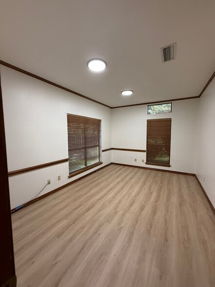 More Photos Of 304 Harwood Rd, Bedford Medical For Lease
