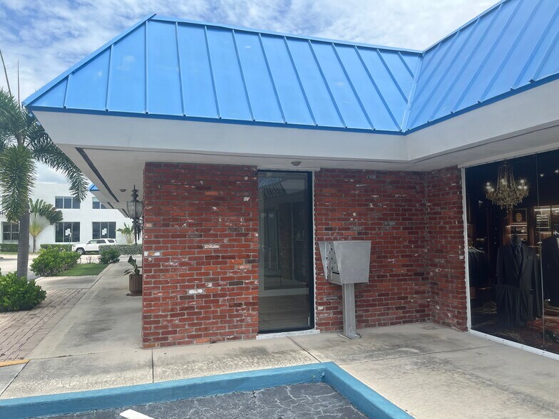 More Photos Of 3700 S Dixie Hwy, West Palm Beach Storefront Retail Office For Lease