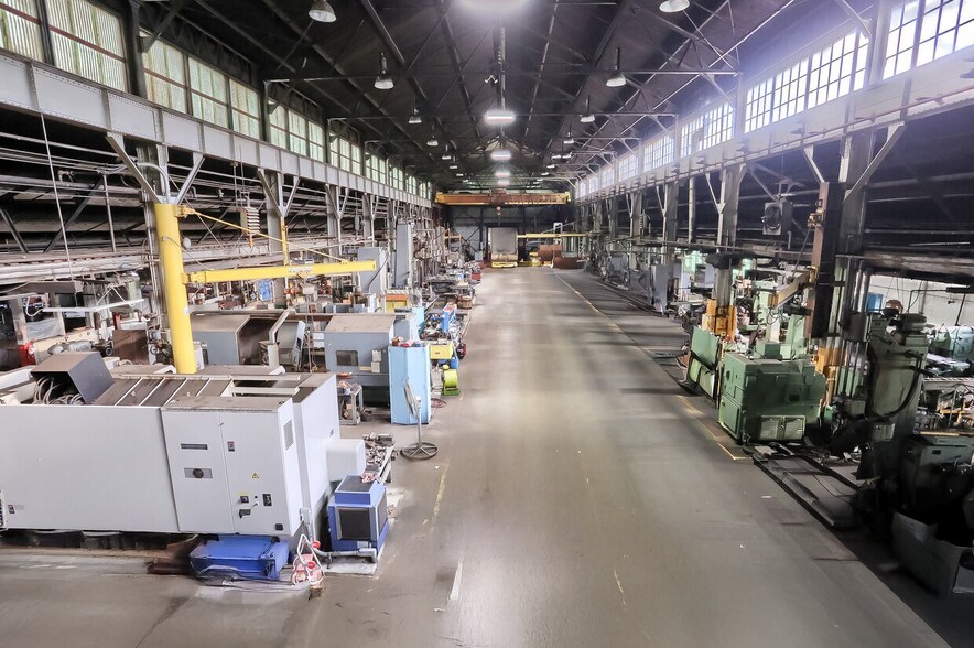 More Photos Of 800 N Water Ave, Sharon Service For Lease