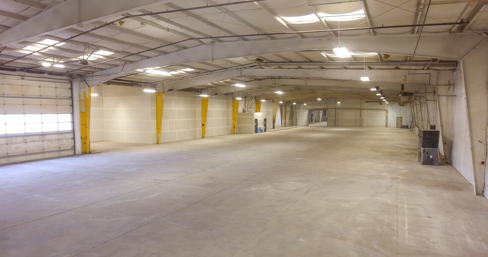 More Photos Of 20495 Murray Rd, Bend Warehouse For Lease
