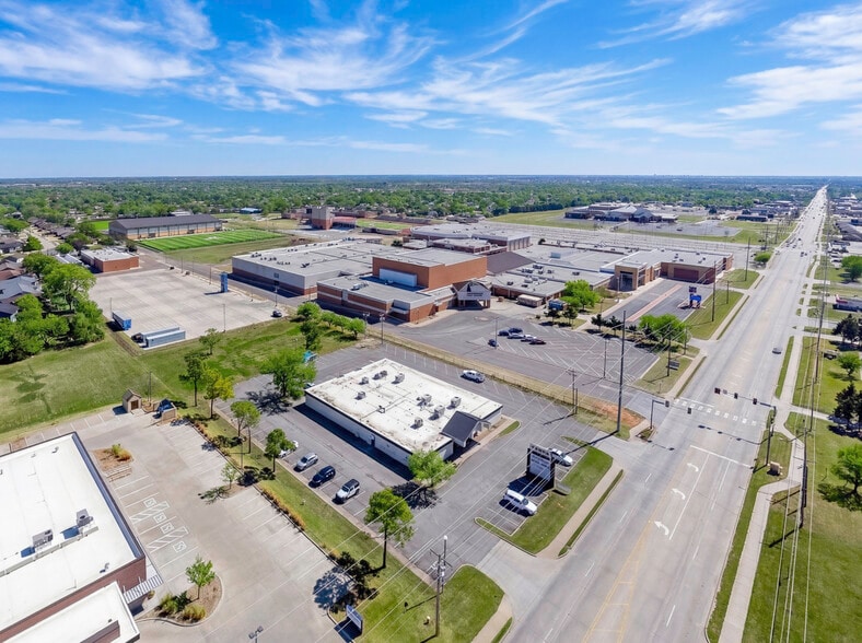 More Photos Of 400 N Eastern Ave, Moore Medical For Sale