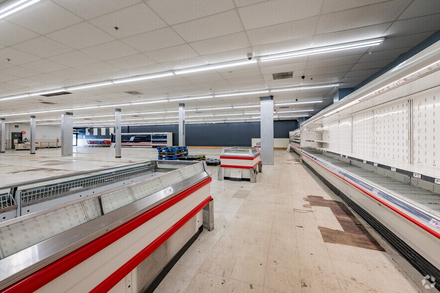 More Photos Of 4790-4802 Turney Rd, Garfield Heights Freestanding For Lease