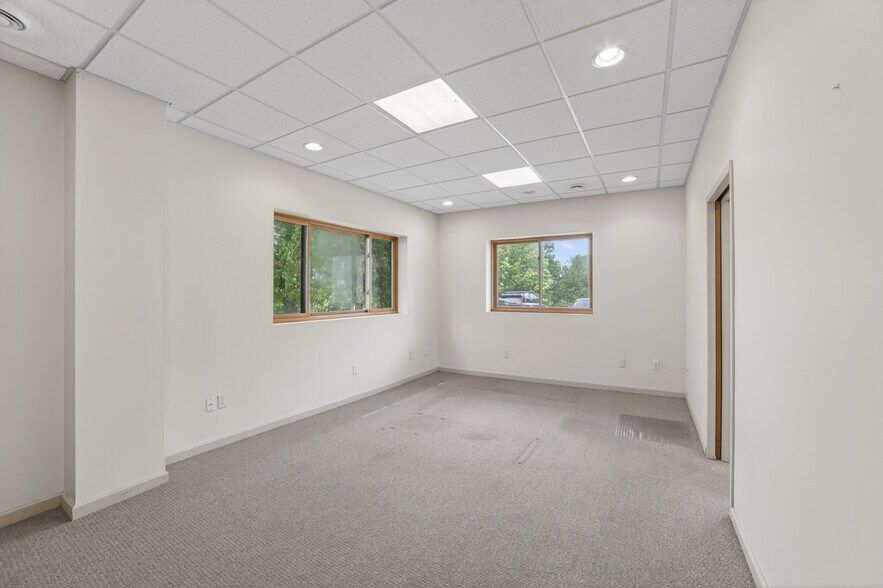 More Photos Of 3166 Muckle Rd, Central Lake Manufacturing For Lease