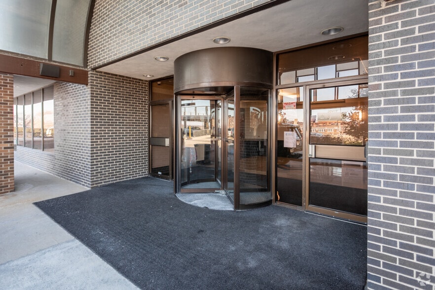More Photos Of 600 Broadway Blvd, Kansas City Office For Lease