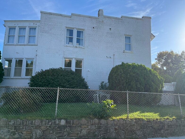 More Photos Of 5 Barney Cir SE, Washington Medical For Lease