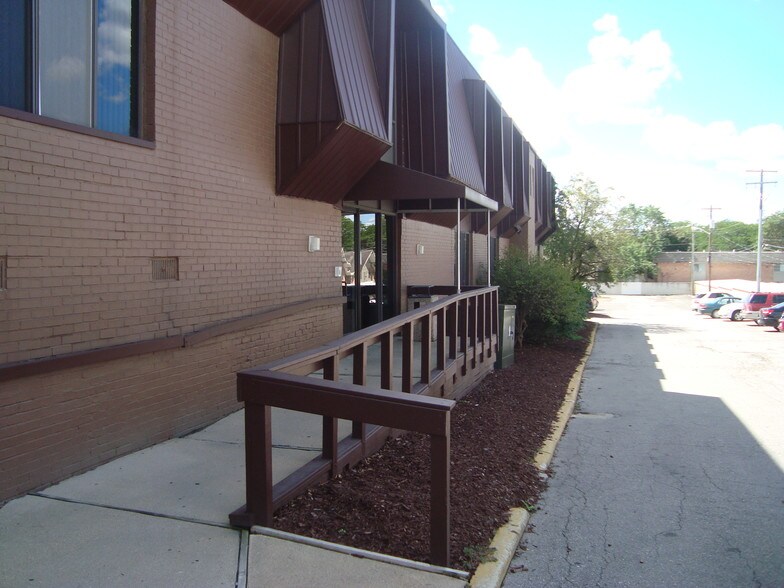 More Photos Of 2500 Packard Rd, Ann Arbor Office For Lease