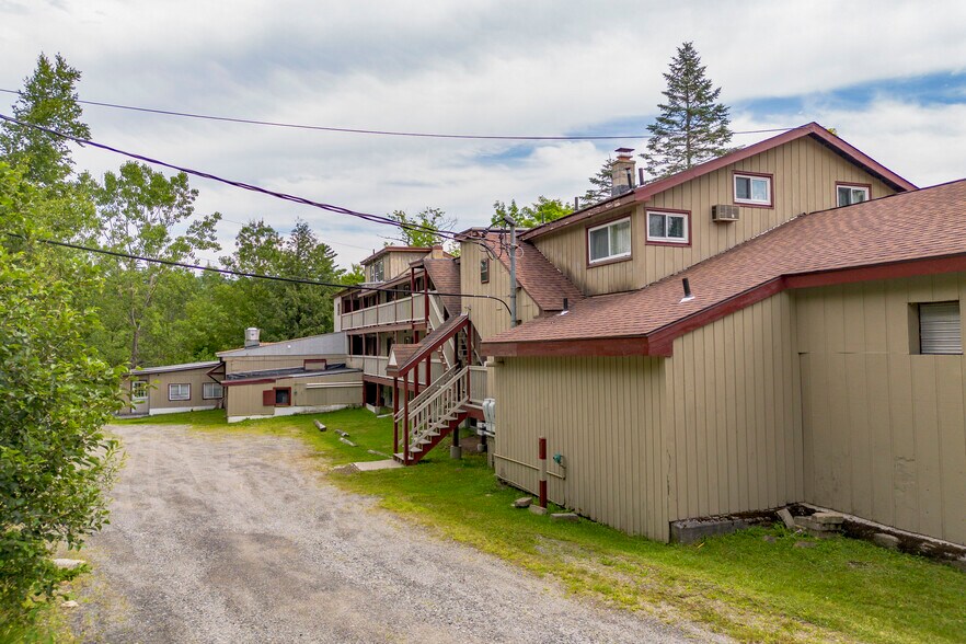 More Photos Of 6 Abroad Rd, West Dover Hotel For Sale