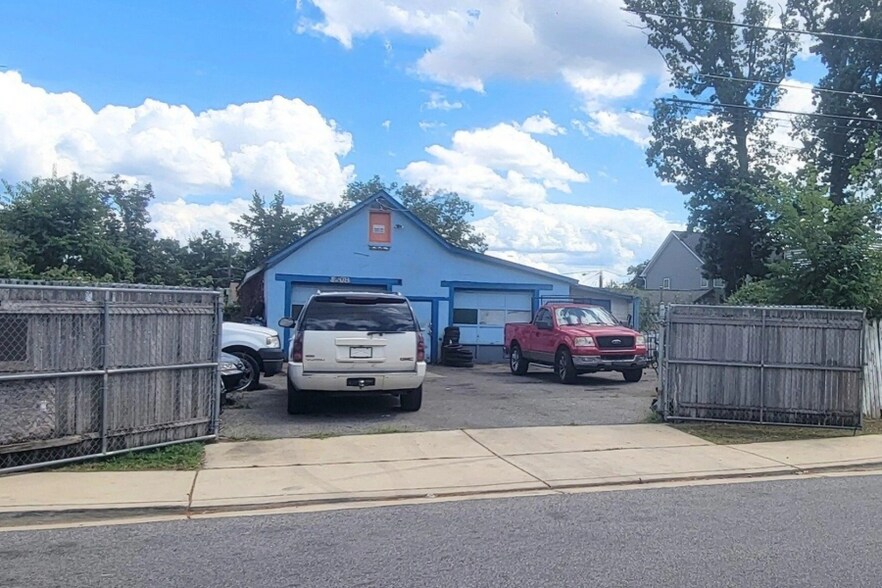 More Photos Of 1508 Opus Ave, Capitol Heights Auto Repair For Sale